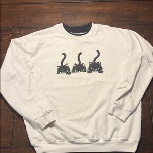 Chic White Sweatshirt with Black Cat Design